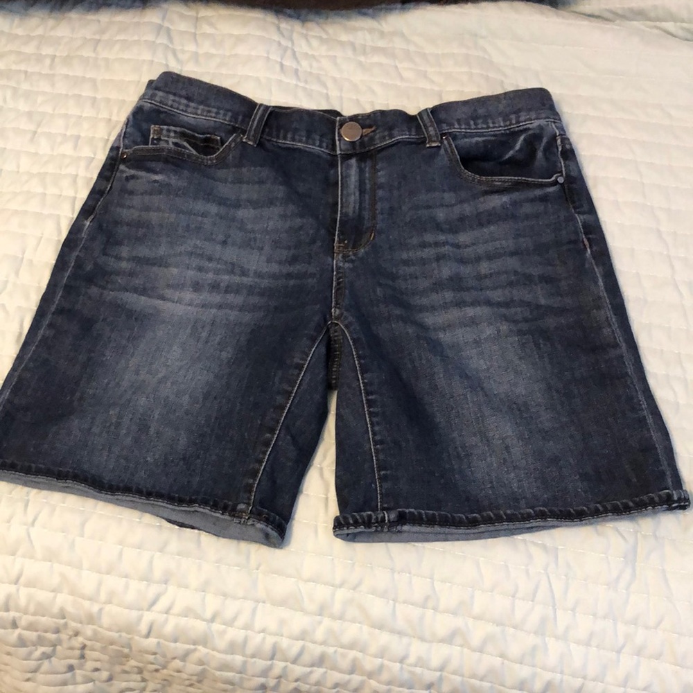 NEW Womens DKNY jean shorts!